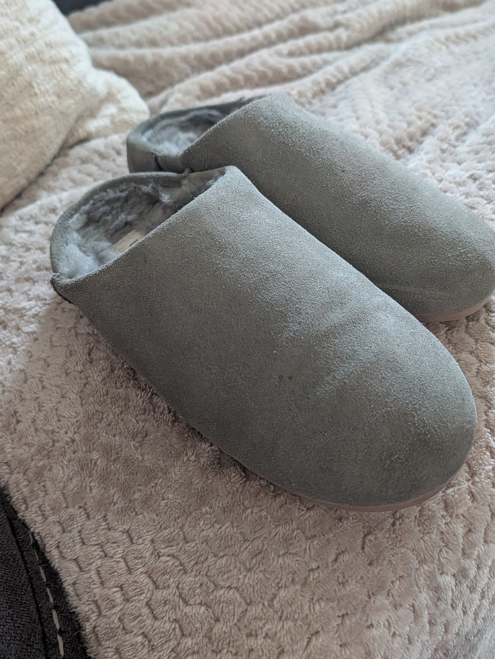 UGG Elea Gray Slip-On Women's Cloggs Size 6